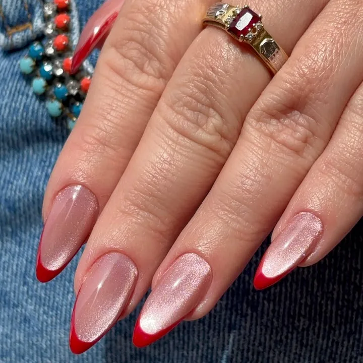 Unhas em gel amendoadas com francesinha vermelha